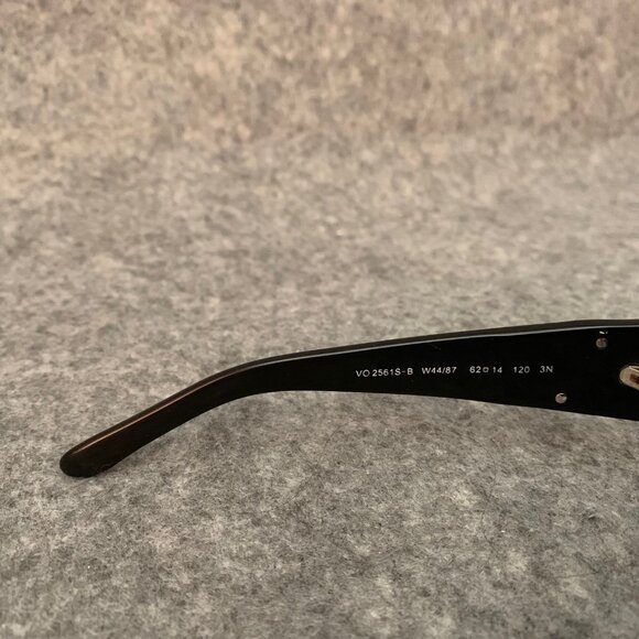 Vogue VO 2561S-B Women’s Black W44/87 Sunglasses 62-14-120 with the case - Picture 14 of 16